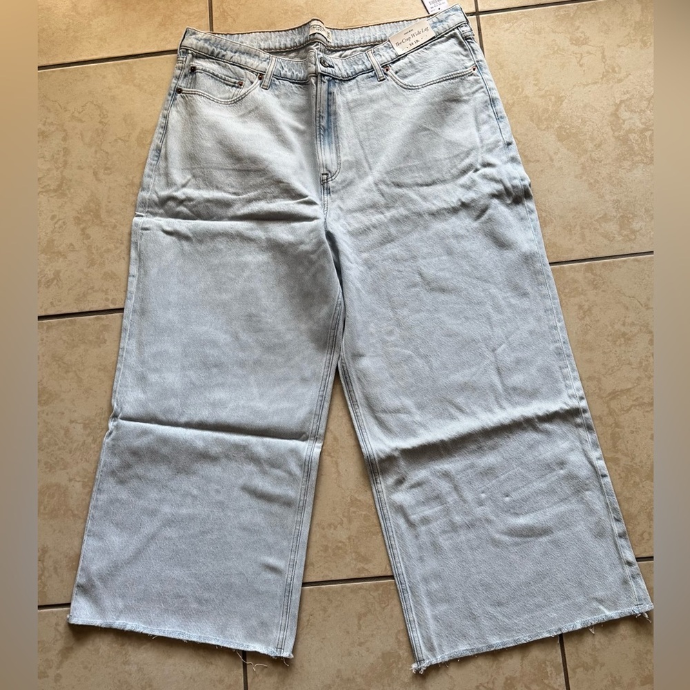 Abercrombie & Fitch the crop wide leg Jeans